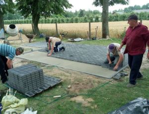 2. Układanie kostki brukowej