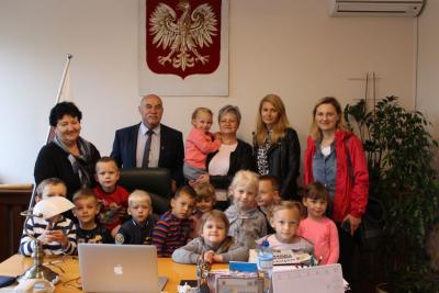Przedszkolaki z Mąkolic z wizytą w Urzędzie Gminy Głowno
