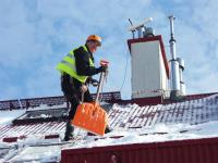 Przypominamy o obowiązku usuwania śniegu i lodu z dachów obiektów budowlanych i budynków wielkopowierzchniowych!