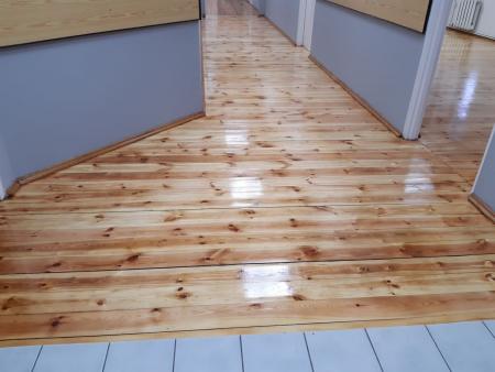 Remont podłóg w szkole w Mąkolicach