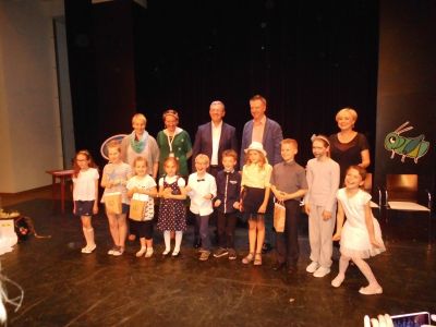 Sukces uczennicy z Zespołu Szkół w Popowie Głowieńskim w wojewódzkim konkursie recytatorskim pod tytułem „Świerszczykowe Wierszyki”