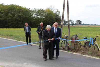 Uroczyste otwarcie wyremontowanej drogi w Dąbrowie