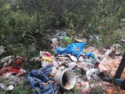 WYRZUCONO ŚMIECI W ALBINOWIE